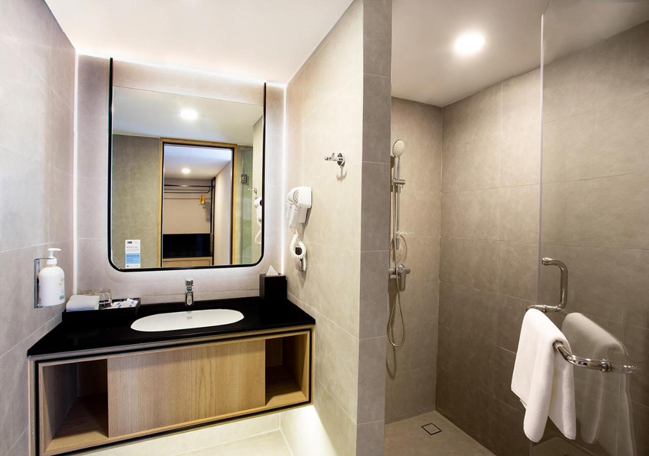 Holiday Inn Express & Suites Bangkok Central Pier By Ihg Exteriör bild