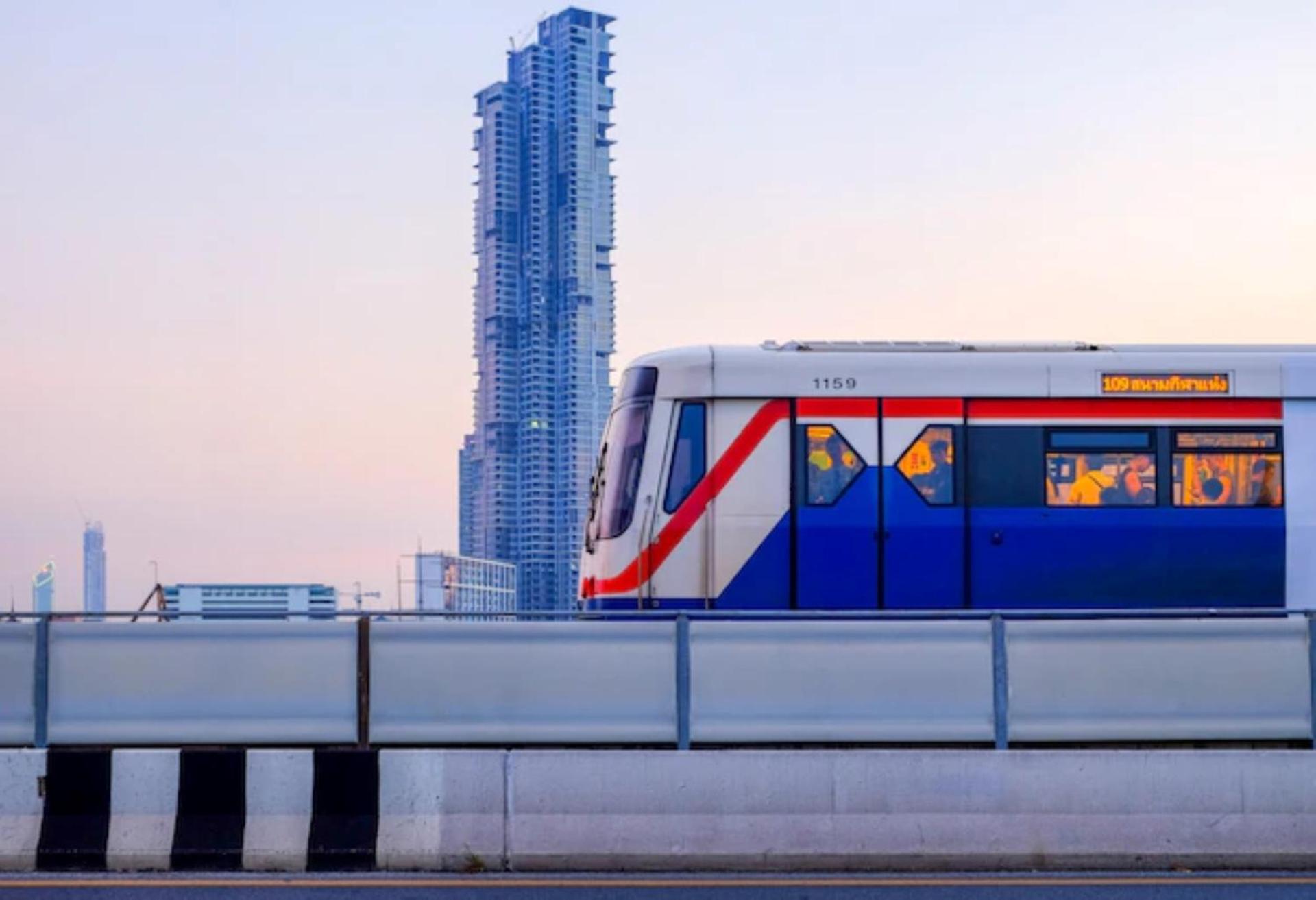 Holiday Inn Express & Suites Bangkok Central Pier By Ihg Exteriör bild