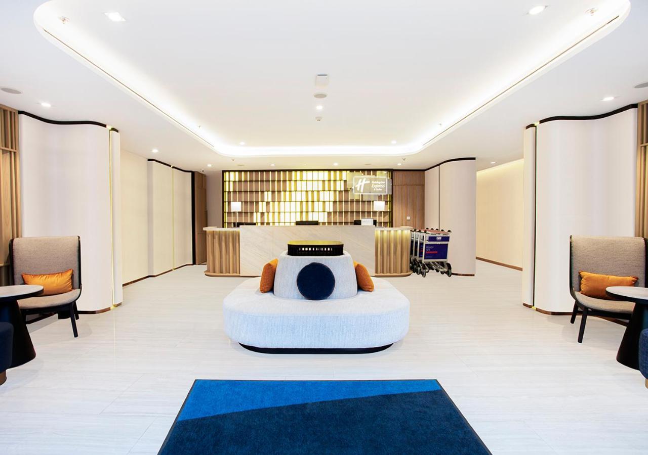 Holiday Inn Express & Suites Bangkok Central Pier By Ihg Exteriör bild