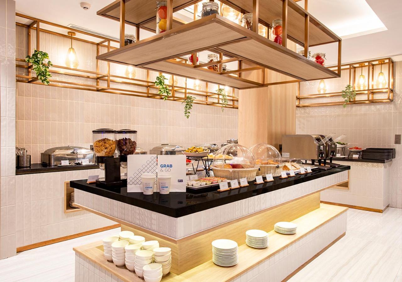 Holiday Inn Express & Suites Bangkok Central Pier By Ihg Exteriör bild