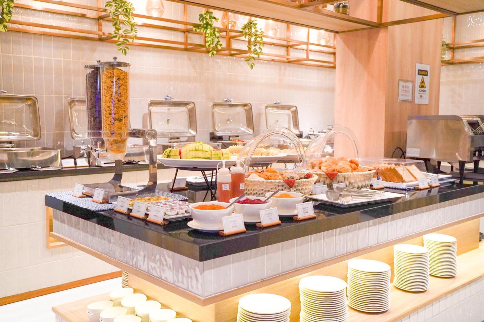 Holiday Inn Express & Suites Bangkok Central Pier By Ihg Exteriör bild