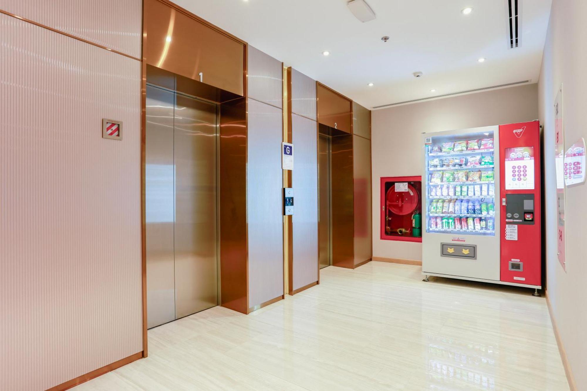 Holiday Inn Express & Suites Bangkok Central Pier By Ihg Exteriör bild