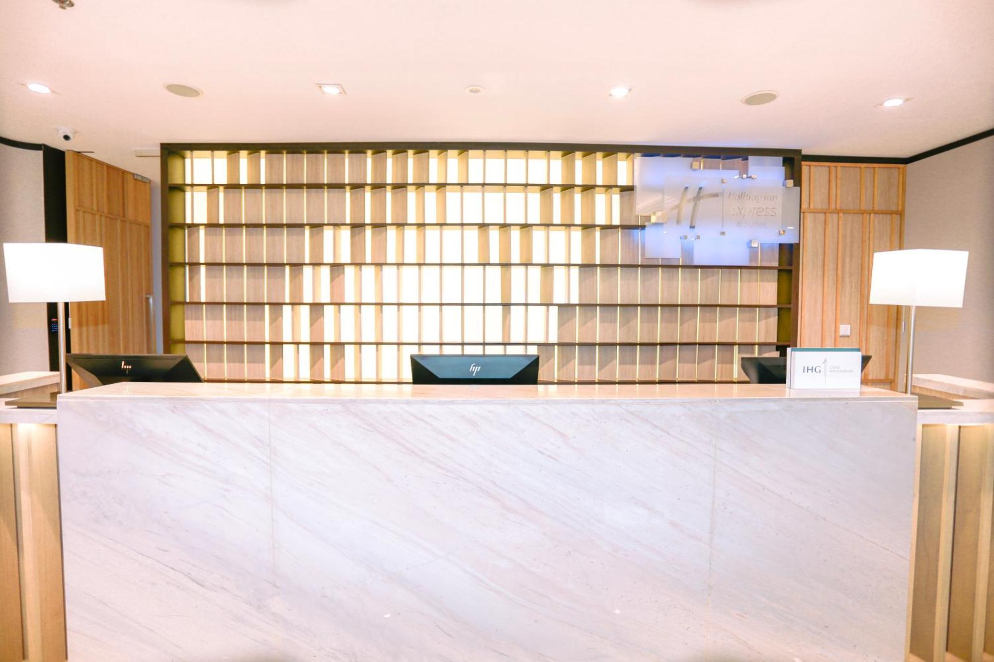 Holiday Inn Express & Suites Bangkok Central Pier By Ihg Exteriör bild