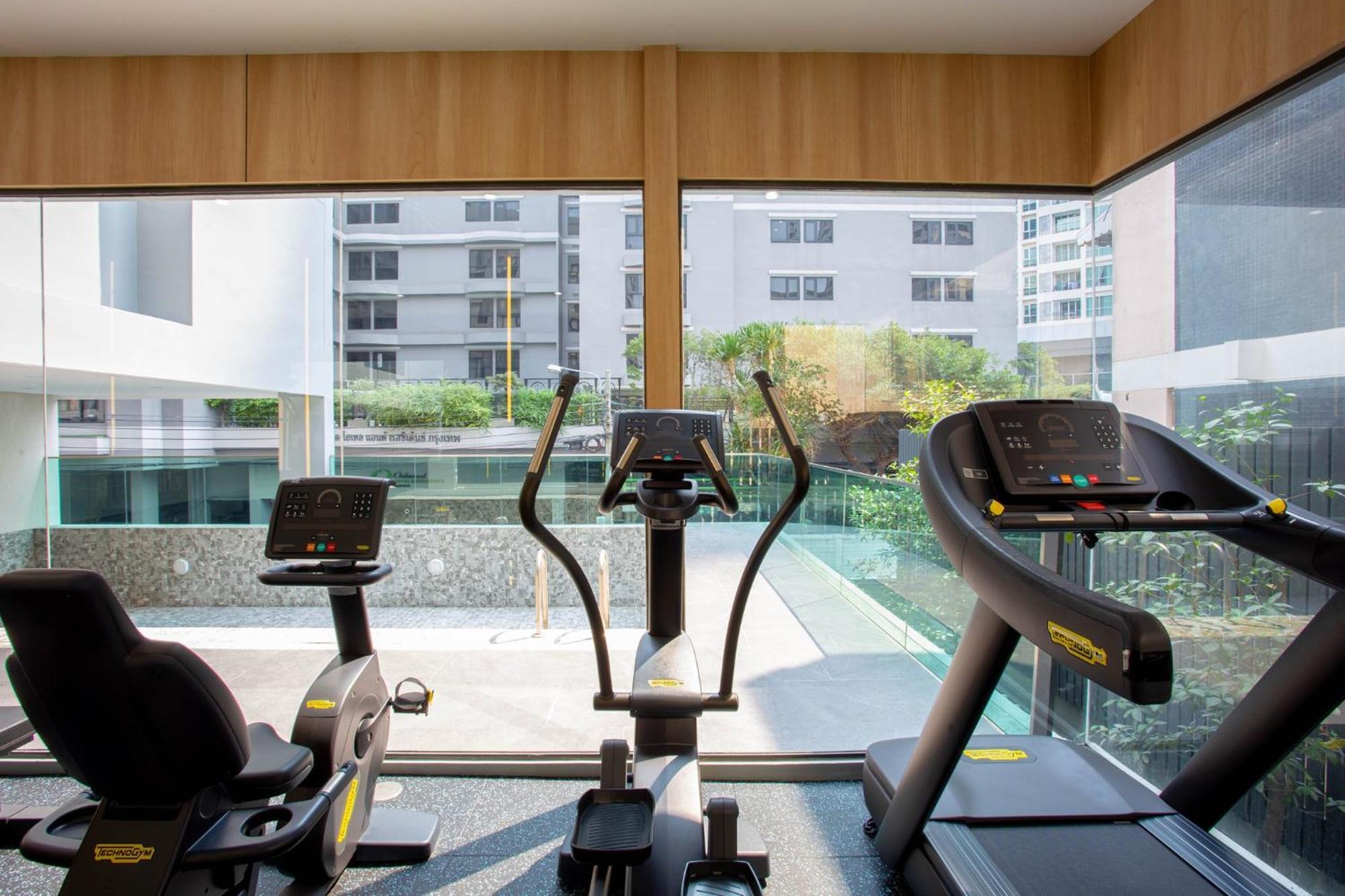 Holiday Inn Express & Suites Bangkok Central Pier By Ihg Exteriör bild