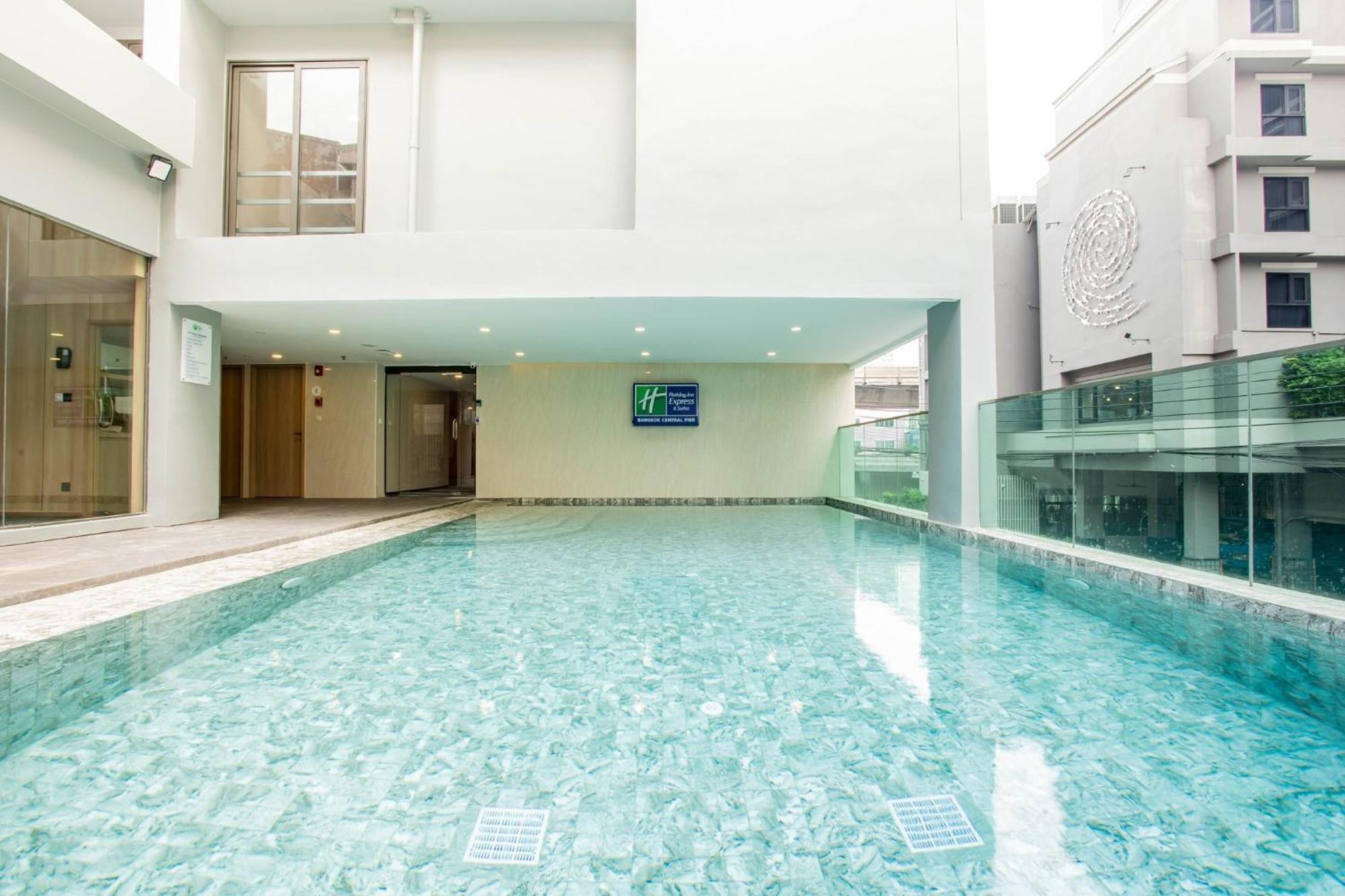 Holiday Inn Express & Suites Bangkok Central Pier By Ihg Exteriör bild