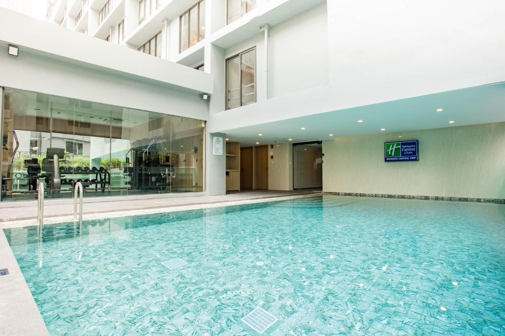 Holiday Inn Express & Suites Bangkok Central Pier By Ihg Exteriör bild